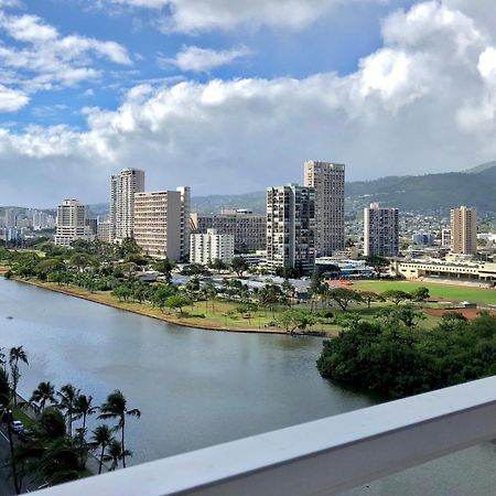 Island Colony Suites Honolulu Room photo